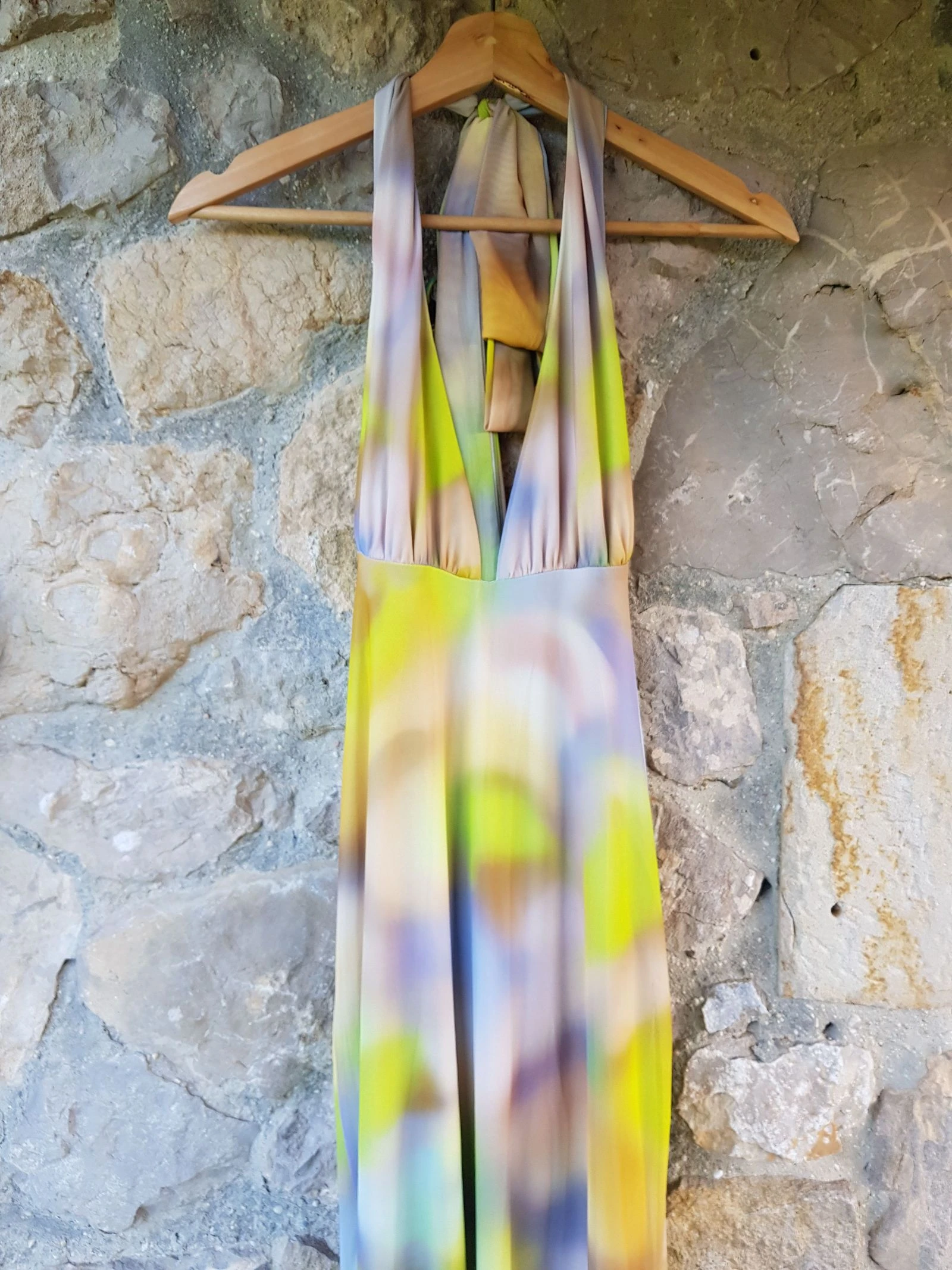 Vestido largo halter de tule multicolorido. Robe longo midi halter de tule Zara – photo 2
